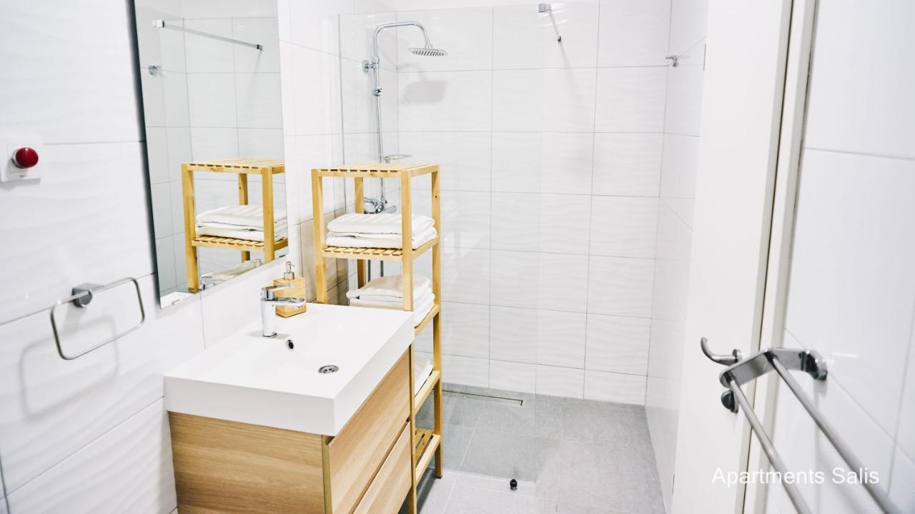 Salis Apartments Vrsi Buitenkant foto
